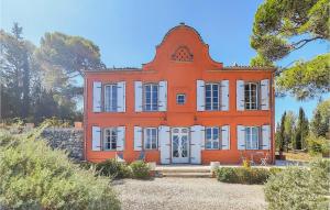 Maisons de vacances 5 Bedroom Beautiful Home In Ouveillan : photos des chambres