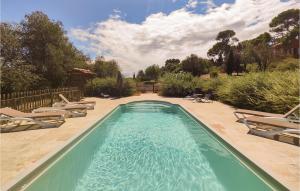 Maisons de vacances 5 Bedroom Beautiful Home In Ouveillan : photos des chambres