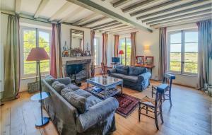 Maisons de vacances 5 Bedroom Beautiful Home In Ouveillan : photos des chambres