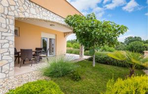 Four-Bedroom Holiday Home In Vodnjan