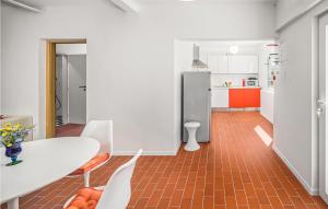 2 Bedroom Stunning Home In Podpican