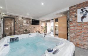 Cozy Home In Gracac With Sauna