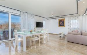 Beautiful Home In Umag With Wifi 