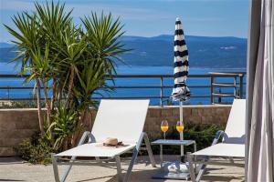 Villa Red with pool and sea view