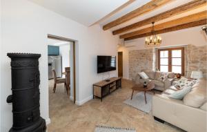 Gorgeous Home In Bribir With Wifi