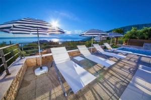 Villa Blue with pool and sea view
