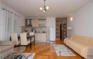 Lovely Apartment In Seget Donji