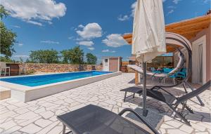 3 Bedroom Beautiful Home In Kaocine - Miljevci 