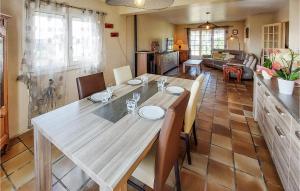 Maisons de vacances Amazing Home In Plogoff With Wifi : photos des chambres