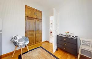 Maisons de vacances 2 Bedroom Gorgeous Home In Royan : photos des chambres