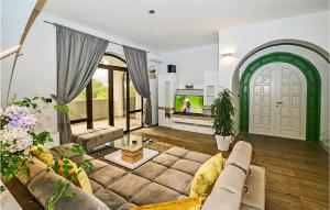 Pet Friendly Home In Jurdani With Sauna