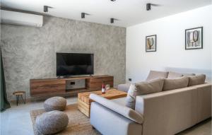 Amazing Home In Bartici With Wifi 