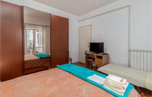 Amazing Apartment In Ika With Kitchen