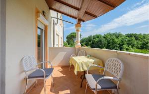 Cozy Apartment In Porec With Wifi 