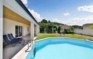 Maisons de vacances Stunning Home In Saint-Theodorit : photos des chambres