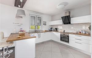 Cozy Apartment In Skalnica With Wifi