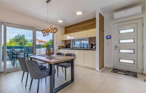 Stunning Home In Liznjan