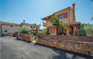 3 Bedroom Lovely Apartment In Rovinj