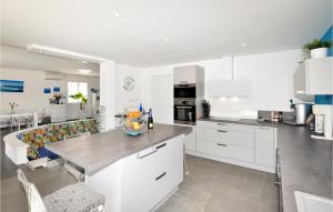 Maisons de vacances Lovely Home In Canet-En-Roussillon : photos des chambres