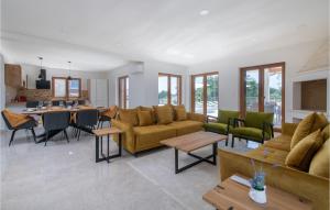 3 Bedroom Nice Home In Kavran 