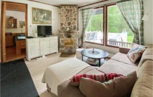 Lovely Home In Örkelljunga With Kitchen