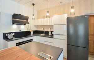 Awesome Home In Saint-Vaast-La-Hougue