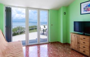 2 Bedroom Nice Apartment In Ugljan 