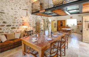 Maisons de vacances Beautiful Home In Banne : photos des chambres