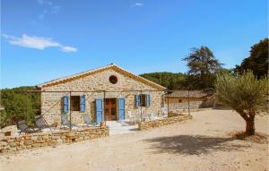 Maisons de vacances Beautiful Home In Banne : photos des chambres