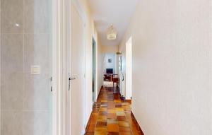 Maisons de vacances 2 Bedroom Cozy Home In Royan : photos des chambres