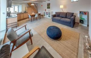 Gorgeous Home In Saint-Clet With Wifi