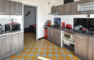 Maisons de vacances 2 Bedroom Pet Friendly Home In Ruoms : photos des chambres