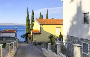 9 Bedroom Awesome Home In Starigrad