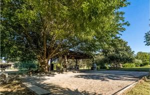 Appartements 2 Bedroom Lovely Apartment In Codognan : photos des chambres