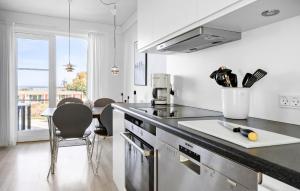 Cozy Apartment In Allinge