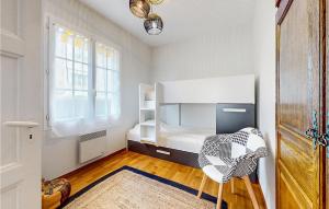 Maisons de vacances 2 Bedroom Gorgeous Home In Royan : photos des chambres