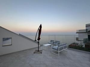 Chez Elena with shared terrace overlooking the sea
