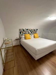 Chez Elena with shared terrace overlooking the sea