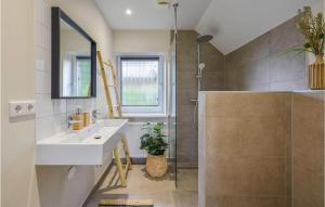 Nice Home In Kerkdriel With Kitchen