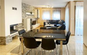 9 Bedroom Awesome Home In Starigrad 