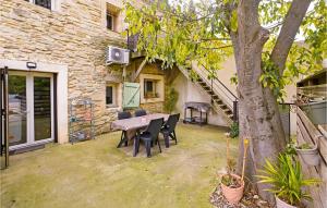 2 Bedroom Lovely Apartment In Codognan