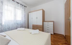 Three-Bedroom Apartment In Sibenik