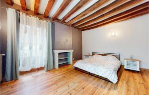 Maisons de vacances 4 Bedroom Gorgeous Home In Parennes : photos des chambres