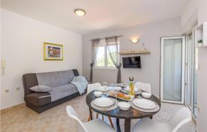 Amazing Apartment In Klek With Wifi