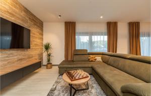 Beautiful Home In Zdrelac