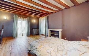 Maisons de vacances 4 Bedroom Gorgeous Home In Parennes : photos des chambres