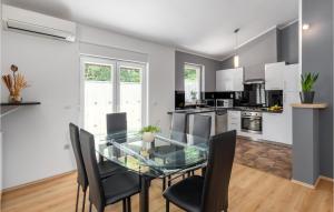 Stunning Home In Snasici