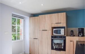 Maisons de vacances Gorgeous Home In Pleubian With Kitchen : photos des chambres