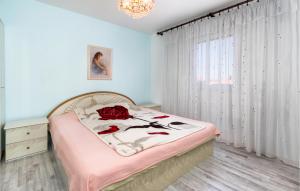 2 Bedroom Lovely Apartment In Pula