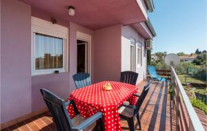 2 Bedroom Lovely Apartment In Pula 